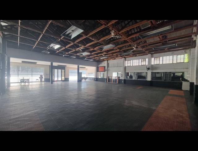800M² RETAIL TO LET IN PAROW CENTRAL